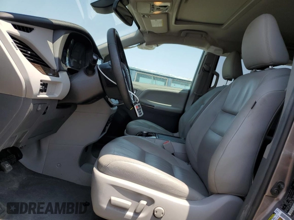 2018 Toyota Sienna XLE Auto Access Seat with VIN 5TDYZ3DC2JS915820, listed as a Copart auction lot 62130445 with 146,607 mi miles and Salvage title. Bid and sale history available at DreamBid. Image 7.