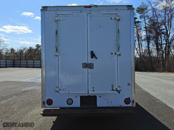 2014 Chevrolet Express Commercial Cutaway with VIN 1GB0G2CG6E1210804, listed as a Copart auction lot 46897215 with 216,635 mi miles and Clean Title. Bid and sale history available at carsss.com. Image 6.