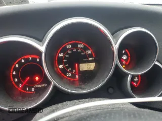 2004 Pontiac Vibe z VIN 5Y2SL62874Z437484, wystawiony jako Copart lot #55500585 z przebiegiem 118 021 mil mil oraz Szkoda całkowita • Salvage title. Historia ofert i sprzedaży dostępna na DreamBid. Obrazek 9.
