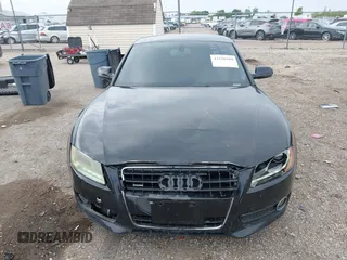 2011 Audi A5 Premium Plus z VIN WAULFAFR9BA080187, wystawiony jako IAAI lot #42220280 z przebiegiem 142 676 mil mil oraz . Historia ofert i sprzedaży dostępna na DreamBid. Obrazek 12.