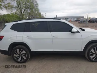 2024 Volkswagen Atlas SE with VIN 1V2HR2CA2RC604880, listed as a IAAI auction lot 42134511 with 11,993 mi miles and . Bid and sale history available at DreamBid. Image 13.