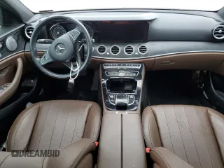 2017 Mercedes-Benz E 300 Luxury z VIN WDDZF4JB0HA082594, wystawiony jako Copart lot #61448885 z przebiegiem Nie podano mil oraz Szkoda całkowita • Salvage title. Historia ofert i sprzedaży dostępna na DreamBid. Obrazek 8.