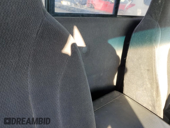 2000 Dodge Dakota z VIN 1B7FL26X5YS793314, wystawiony jako Copart lot #79477744 z przebiegiem 358 319 mil mil oraz Szkoda całkowita • Salvage title. Historia ofert i sprzedaży dostępna na DreamBid. Obrazek 10.