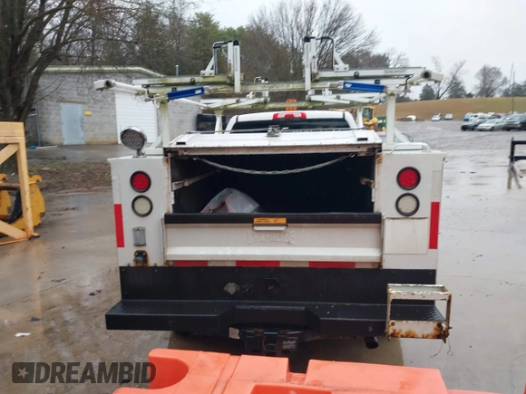 2015 Chevrolet Silverado 3500HD with VIN 1GB2KYEGXFZ529648, listed as a IAAI auction lot 41455344 with 317,558 mi miles and . Bid and sale history available at DreamBid. Image 16.