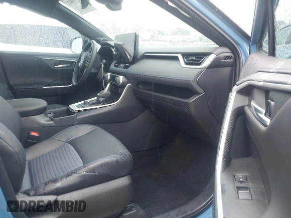 2024 Toyota RAV4 Hybrid XSE with VIN 4T3E6RFV6RU165085, listed as a IAAI auction lot 41730022 with 5,368 mi miles. Bid and sale history available at carsss.com. Image 5.