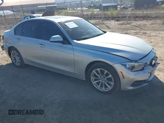 2018 BMW 3 Series 320i xDrive z VIN WBA8A3C5XJA492974, wystawiony jako IAAI lot #42063458 z przebiegiem 107 518 mil mil oraz . Historia ofert i sprzedaży dostępna na DreamBid. Obrazek 1.