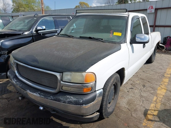 2000 GMC New Sierra 1500 SL with VIN 2GTEC19V9Y1258289, listed as a IAAI auction lot 41946938 with 484,330 mi miles. Bid and sale history available at carsss.com. Image 17.