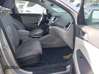 2016 Hyundai Tucson Sport with VIN KM8J33A20GU165154, listed as a IAAI auction lot 41611785 with Not Provided miles. Bid and sale history available at carsss.com. Image 5.