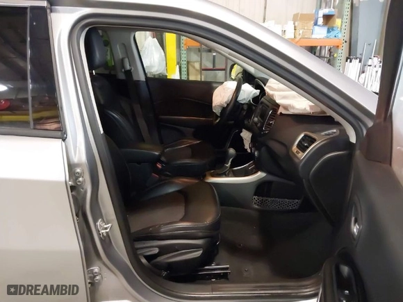 2018 Jeep Compass Latitude with VIN 3C4NJCBBXJT488428, listed as a IAAI auction lot 41644538 with 131,109 mi miles. Bid and sale history available at carsss.com. Image 5.