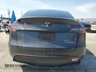 2024 Tesla Model Y Long Range z VIN 7SAYGDEE0RF024326, wystawiony jako Copart lot #52149675 z przebiegiem 34 503 mil mil oraz Szkoda całkowita • Salvage title. Historia ofert i sprzedaży dostępna na DreamBid. Obrazek 6.