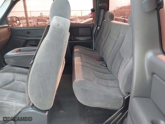 2003 Chevrolet Silverado 1500 LS with VIN 2GCEC19V331345047, listed as a IAAI auction lot 41464352 with 276,043 mi miles. Bid and sale history available at carsss.com. Image 8.