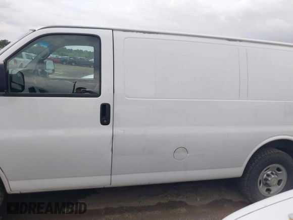 2013 Chevrolet Express Cargo z VIN 1GCWGFBA5D1110640, wystawiony jako IAAI lot #42177906 z przebiegiem 204 672 mil mil oraz . Historia ofert i sprzedaży dostępna na DreamBid. Obrazek 15.