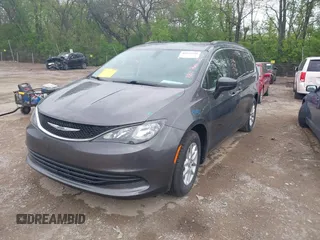 2020 Chrysler Voyager LXi z VIN 2C4RC1DG9LR265439, wystawiony jako IAAI lot #42122596 z przebiegiem 117 662 mil mil oraz . Historia ofert i sprzedaży dostępna na DreamBid. Obrazek 17.