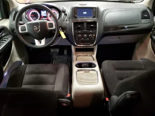2014 Dodge Grand Caravan SXT z VIN 2C4RDGCG2ER239110, wystawiony jako Copart lot #57247855 z przebiegiem 94 126 mil mil oraz Nie do naprawy. Historia ofert i sprzedaży dostępna na DreamBid. Obrazek 8.