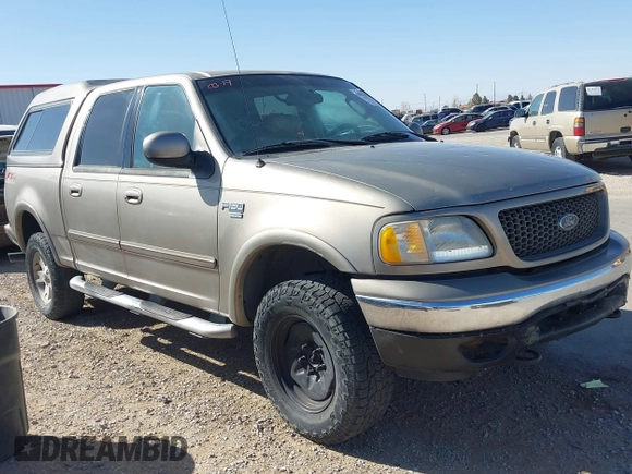 2002 Ford F-150 XLT with VIN 1FTRW08L62KC96671, listed as a IAAI auction lot 41832195 with 355,650 mi miles. Bid and sale history available at carsss.com. Image 1.