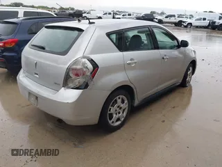 2009 Pontiac Vibe 1SB z VIN 5Y2SP67069Z412302, wystawiony jako IAAI lot #42282155 z przebiegiem 210 288 mil mil oraz . Historia ofert i sprzedaży dostępna na DreamBid. Obrazek 4.