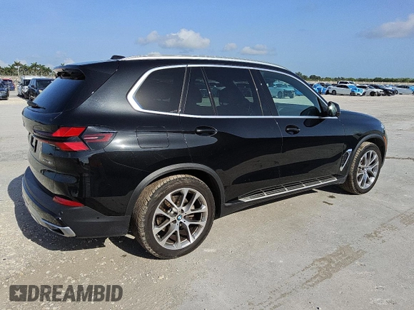 2024 BMW X5 xDrive40i z VIN 5UX23EU06R9T35813, wystawiony jako Copart lot #57442245 z przebiegiem 41 072 mil mil oraz Tytuł czysty. Historia ofert i sprzedaży dostępna na DreamBid. Obrazek 3.
