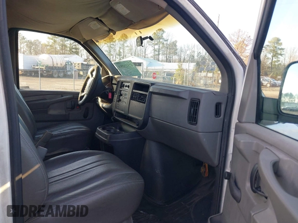 2003 Chevrolet Express Cargo with VIN 1GCGG25U931185214, listed as a IAAI auction lot 41523289 with 156,711 mi miles and . Bid and sale history available at DreamBid. Image 5.