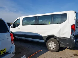 2021 Ford Transit Passenger XL z VIN 1FBAX2Y80MKA30698, wystawiony jako IAAI lot #40880936 z przebiegiem 119 808 mil mil oraz . Historia ofert i sprzedaży dostępna na DreamBid. Obrazek 14.