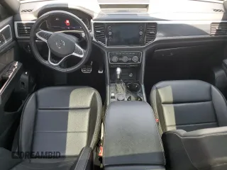2022 Volkswagen Atlas SEL R-Line z VIN 1V2SE2CA1NC201341, wystawiony jako Copart lot #64889124 z przebiegiem 44 939 mil mil oraz Szkoda całkowita • Salvage title. Historia ofert i sprzedaży dostępna na DreamBid. Obrazek 8.
