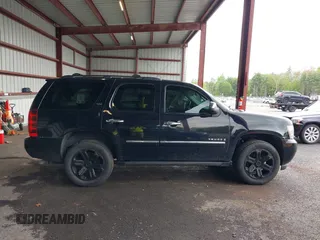 2009 Chevrolet Tahoe LTZ z VIN 1GNFK330X9R219064, wystawiony jako IAAI lot #42261154 z przebiegiem 125 511 mil mil oraz . Historia ofert i sprzedaży dostępna na DreamBid. Obrazek 13.