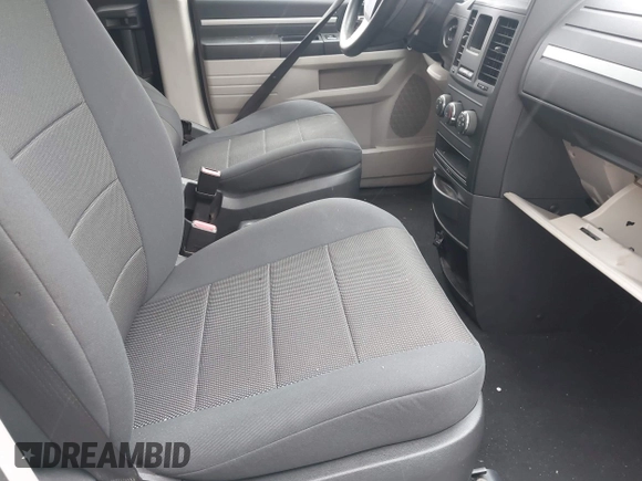 2009 Dodge Grand Caravan SE z VIN 2D8HN44E59R686932, wystawiony jako IAAI lot #41980994 z przebiegiem Nie podano mil oraz . Historia ofert i sprzedaży dostępna na DreamBid. Obrazek 5.
