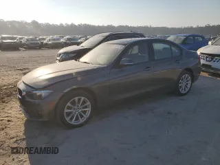 2017 BMW 3 Series 320i xDrive z VIN WBA8A3C37HA067155, wystawiony jako Copart lot #46674745 z przebiegiem 89 398 mil mil oraz Czysty tytuł • Clean title. Historia ofert i sprzedaży dostępna na DreamBid. Obrazek 1.