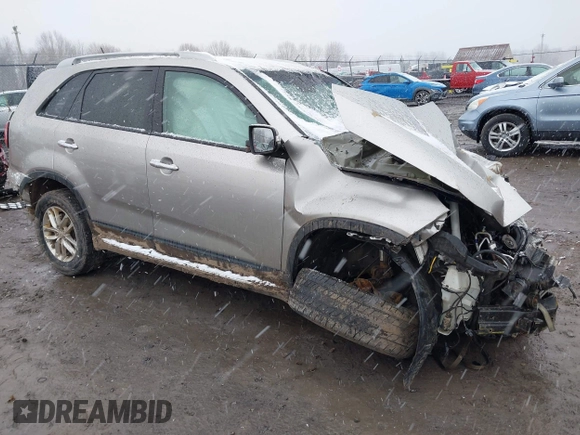 2015 Kia Sorento LX with VIN 5XYKT4A65FG595831, listed as a IAAI auction lot 42032576 with 160,000 mi miles and . Bid and sale history available at carsss.com. Image 1.