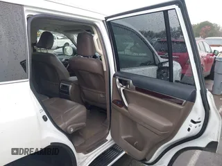 2015 Lexus GX 460 z VIN JTJBM7FX6F5099510, wystawiony jako IAAI lot #40794375 z przebiegiem 172 906 mil mil oraz . Historia ofert i sprzedaży dostępna na DreamBid. Obrazek 8.