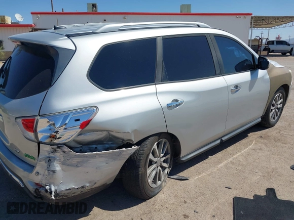 2016 Nissan Pathfinder S with VIN 5N1AR2MN1GC613261, listed as a IAAI auction lot 42024004 with 231,212 mi miles. Bid and sale history available at carsss.com. Image 4.