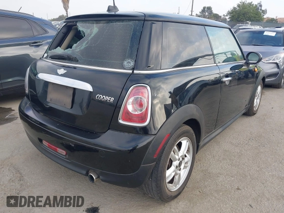 2011 MINI Hardtop with VIN WMWSU3C50BT098905, listed as a IAAI auction lot 42637688 with 118,389 mi miles and . Bid and sale history available at DreamBid. Image 4.