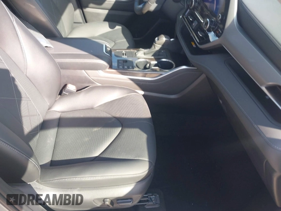 2025 Toyota Highlander Hybrid Platinum z VIN 5TDEBRCH0SS651408, wystawiony jako IAAI lot #41750433 z przebiegiem 6 705 mil mil oraz . Historia ofert i sprzedaży dostępna na DreamBid. Obrazek 5.