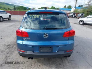 2017 Volkswagen Tiguan S z VIN WVGAV7AX8HK019708, wystawiony jako IAAI lot #42208963 z przebiegiem 95 374 mil mil oraz . Historia ofert i sprzedaży dostępna na DreamBid. Obrazek 16.