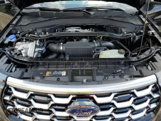 2025 Ford Explorer with VIN 1FMWK7HC1SGB97312, listed as a Copart auction lot 59141115 with 4 mi miles and Salvage title. Bid and sale history available at DreamBid. Image 12.