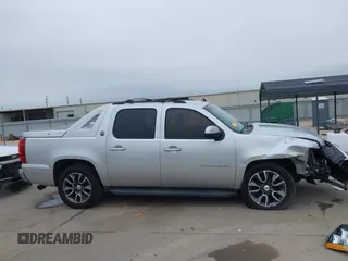 2013 Chevrolet Avalanche LT with VIN 3GNMCFE04DG162646, listed as a IAAI auction lot 41591896 with 151,541 mi miles and . Bid and sale history available at DreamBid. Image 14.
