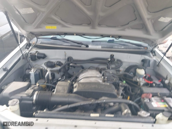 2002 Toyota Sequoia Limited with VIN 5TDZT38A22S102963, listed as a IAAI auction lot 40943398 with 298,881 mi miles. Bid and sale history available at carsss.com. Image 10.