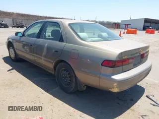1999 Toyota Camry LE z VIN JT2BG22KXX0317947, wystawiony jako IAAI lot #42352594 z przebiegiem 192 160 mil mil oraz . Historia ofert i sprzedaży dostępna na DreamBid. Obrazek 3.