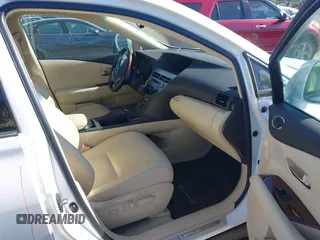 2015 Lexus RX 350 z VIN 2T2BK1BA4FC305879, wystawiony jako IAAI lot #42665618 z przebiegiem 104 532 mil mil oraz . Historia ofert i sprzedaży dostępna na DreamBid. Obrazek 5.