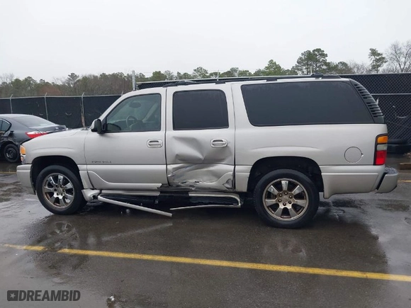 2005 GMC Yukon XL Denali with VIN 1GKFK66U45J189596, listed as a IAAI auction lot 41565628 with NaN miles. Bid and sale history available at carsss.com. Image 14.