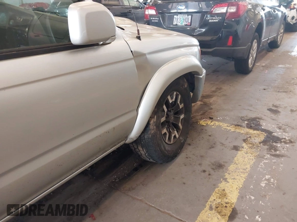 2000 Toyota 4Runner SR5 z VIN JT3HN86R6Y0294870, wystawiony jako IAAI lot #42131835 z przebiegiem 292 259 mil mil oraz . Historia ofert i sprzedaży dostępna na DreamBid. Obrazek 14.