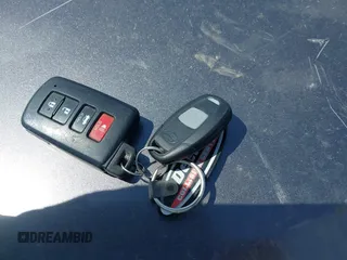 2015 Toyota Camry XLE z VIN 4T1BF1FK6FU923716, wystawiony jako IAAI lot #42038803 z przebiegiem 255 479 mil mil oraz . Historia ofert i sprzedaży dostępna na DreamBid. Obrazek 11.