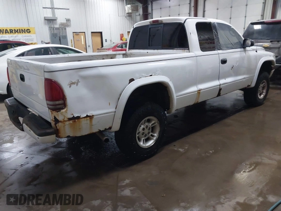 1998 Dodge Dakota SLT with VIN 1B7GG22Y1WS637629, listed as a IAAI auction lot 41781675 with 181,590 mi miles. Bid and sale history available at carsss.com. Image 4.