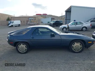 1982 Porsche 928 z VIN WP0JA0926CS821506, wystawiony jako IAAI lot #41903954 z przebiegiem 64 814 mil mil oraz . Historia ofert i sprzedaży dostępna na DreamBid. Obrazek 13.