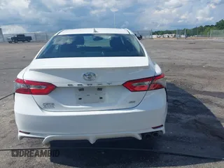 2019 Toyota Camry LE z VIN 4T1B11HK8KU708943, wystawiony jako IAAI lot #42221233 z przebiegiem 173 813 mil mil oraz . Historia ofert i sprzedaży dostępna na DreamBid. Obrazek 17.