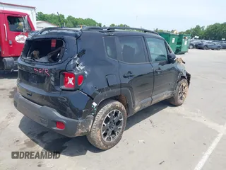 2023 Jeep Renegade Latitude with VIN ZACNJDB10PPP71320, listed as a IAAI auction lot 42174114 with 27,841 mi miles and . Bid and sale history available at carsss.com. Image 4.