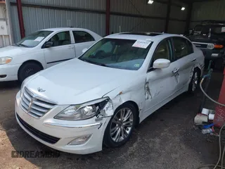 2013 Hyundai Genesis 3.8L z VIN KMHGC4DDXDU237728, wystawiony jako IAAI lot #42402839 z przebiegiem 134 977 mil mil oraz . Historia ofert i sprzedaży dostępna na DreamBid. Obrazek 2.