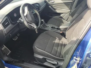 2024 Volkswagen Jetta Sport z VIN 3VWBM7BU8RM007601, wystawiony jako Copart lot #49844635 z przebiegiem 16 444 mil mil oraz Szkoda całkowita • Salvage title. Historia ofert i sprzedaży dostępna na DreamBid. Obrazek 7.