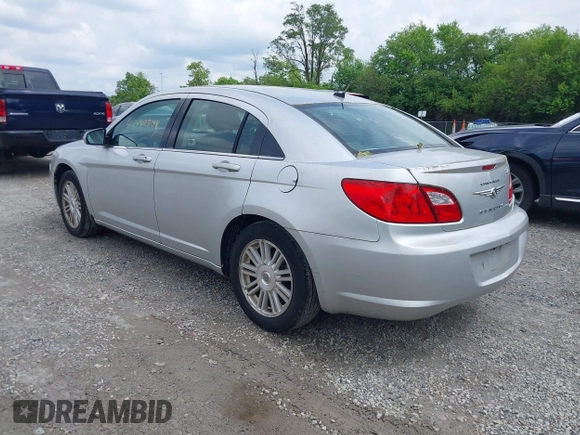 2009 Chrysler Sebring Touring z VIN 1C3LC56BX9N505929, wystawiony jako IAAI lot #42442908 z przebiegiem 114 012 mil mil oraz . Historia ofert i sprzedaży dostępna na DreamBid. Obrazek 3.