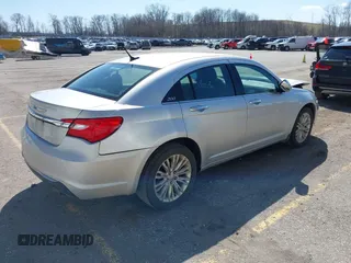 2011 Chrysler 200 Limited z VIN 1C3BC2FB1BN568644, wystawiony jako IAAI lot #42031677 z przebiegiem 136 883 mil mil oraz . Historia ofert i sprzedaży dostępna na DreamBid. Obrazek 4.