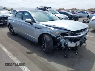 2024 Hyundai Sonata SEL z VIN KMHL14JA2RA352363, wystawiony jako IAAI lot #41936626 z przebiegiem 9 880 mil mil oraz . Historia ofert i sprzedaży dostępna na DreamBid. Obrazek 1.